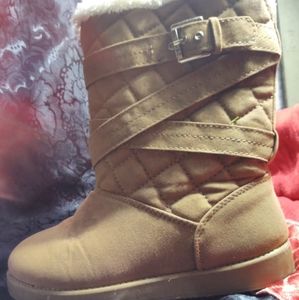 Boots w the fur....Guess Brand